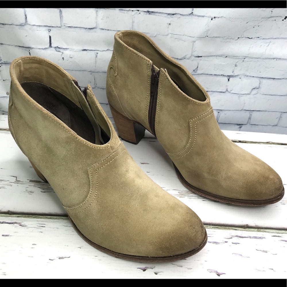 Johnston and Murphy Tan Suede booties size 9.5